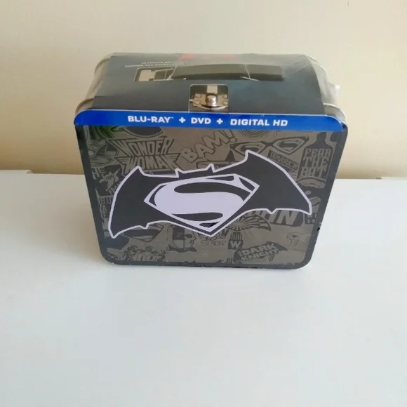Batman VS Superman DVD, Blu-ray, Digital HD Special Edition Metal Lunch Box! - Picture 8 of 8